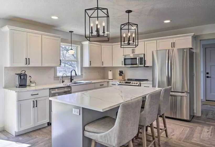 Retreat W/ Deck ~ 9 Mi To Downtown Springfield