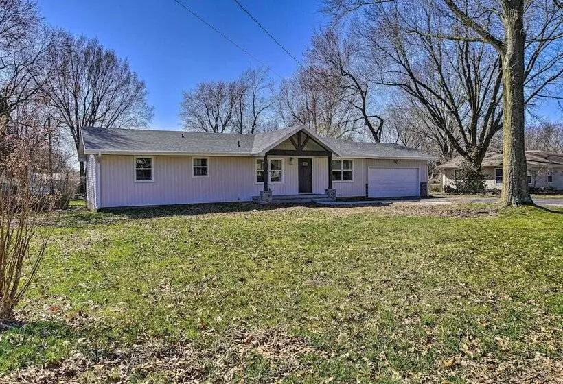 Retreat W/ Deck ~ 9 Mi To Downtown Springfield