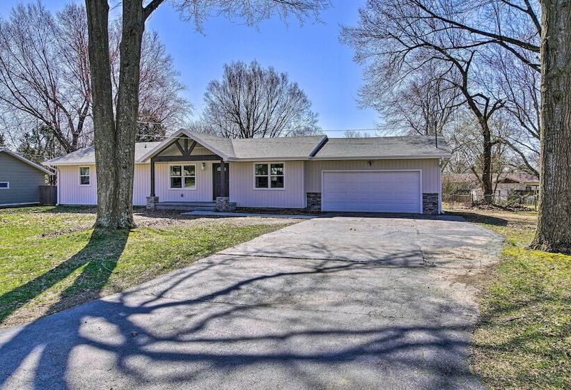 Retreat W/ Deck ~ 9 Mi To Downtown Springfield