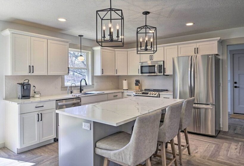 Retreat W/ Deck ~ 9 Mi To Downtown Springfield