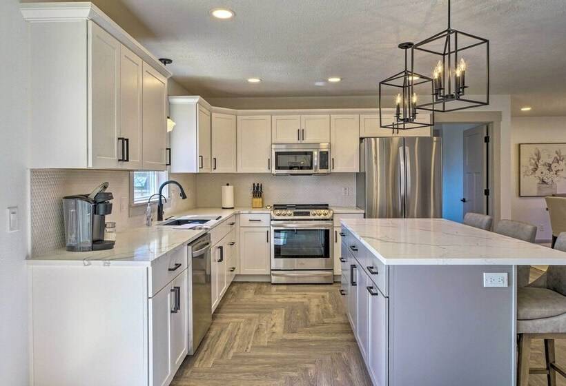 Retreat W/ Deck ~ 9 Mi To Downtown Springfield