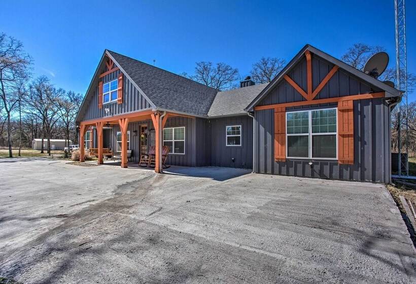 Lake Tawakoni Access: Home W/ Game Room!