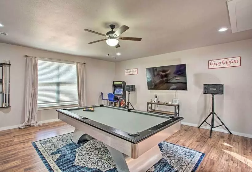 Lake Tawakoni Access: Home W/ Game Room!