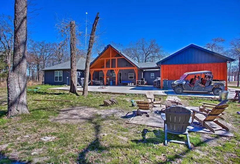 Lake Tawakoni Access: Home W/ Game Room!