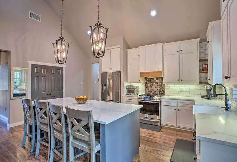 Lake Tawakoni Access: Home W/ Game Room!