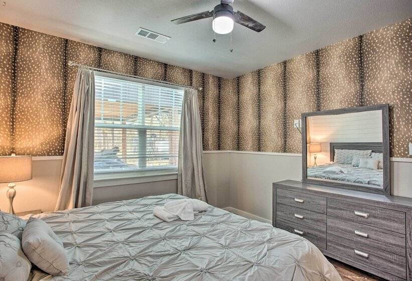 Lake Tawakoni Access: Home W/ Game Room!