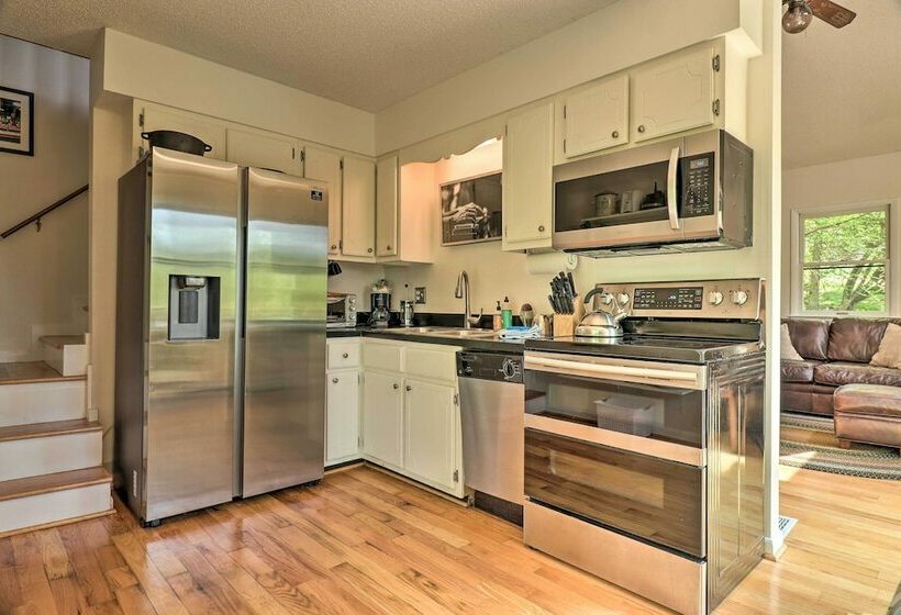 Cozy Cabin W/ Mtn Views,  7 Mi To Weaverville!