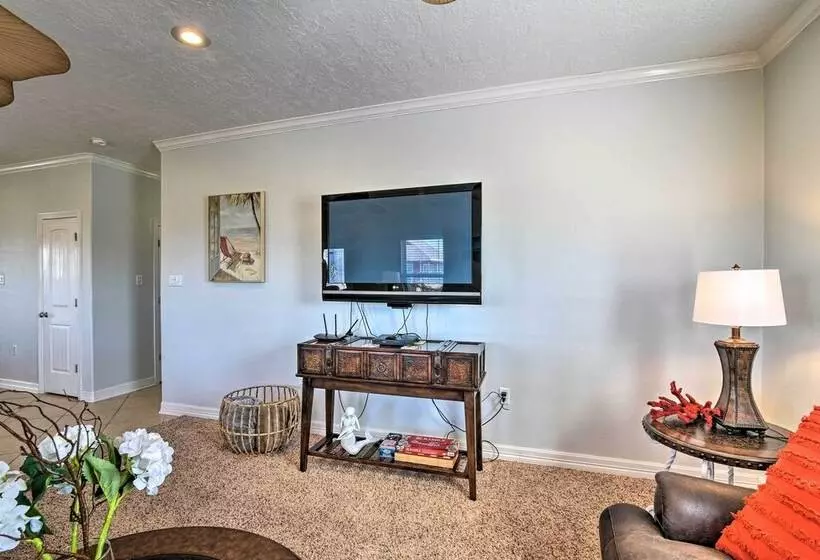 Walk To Shore: Crystal Beach Family Home W/ Deck!