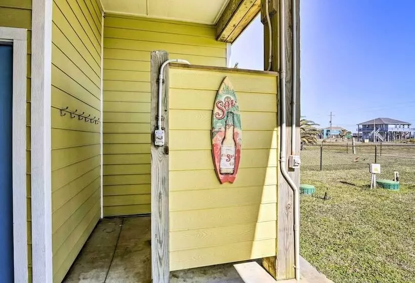 Walk To Shore: Crystal Beach Family Home W/ Deck!