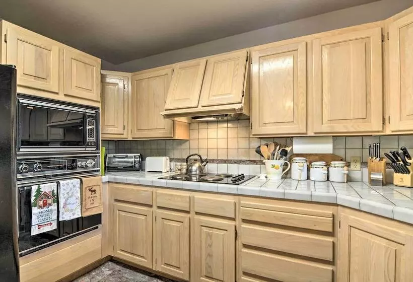 Duck Creek Village Cabin W/ Deck On Half Acre