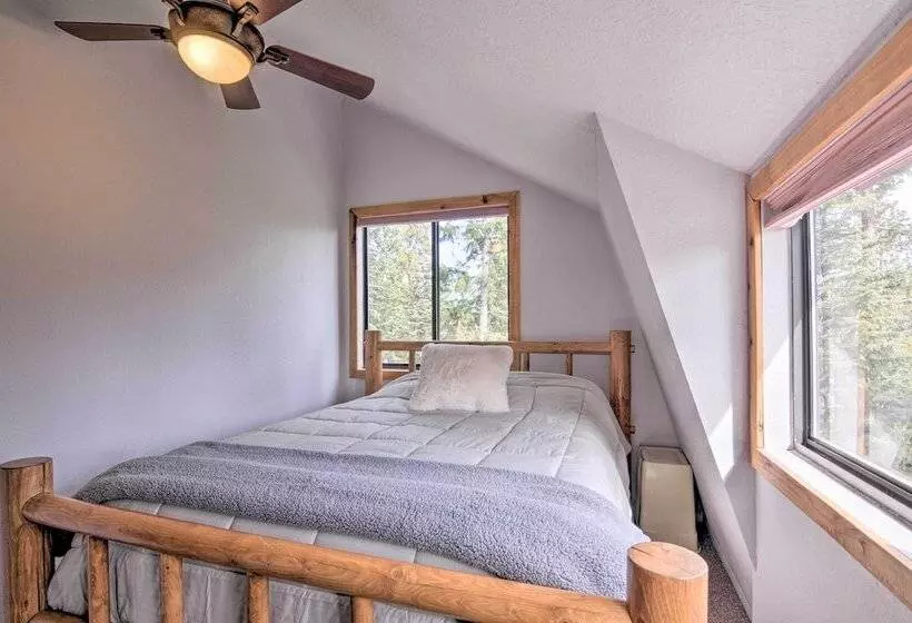 Duck Creek Village Cabin W/ Deck On Half Acre