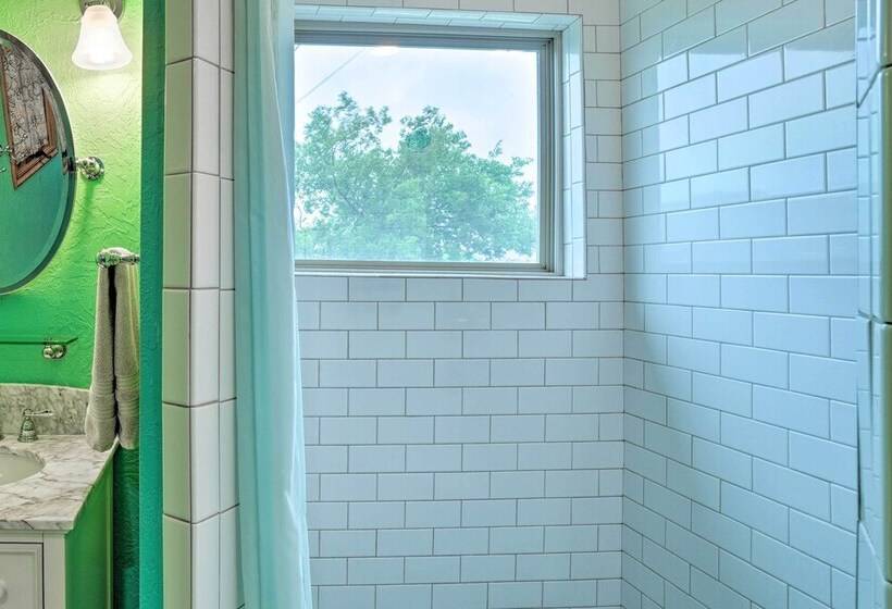 Enchanting Hilltop Cottage In Medicine Park!