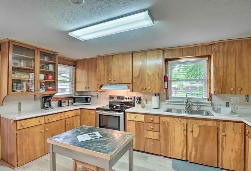 Expansive Cotter Cabin On White River W/ Deck!