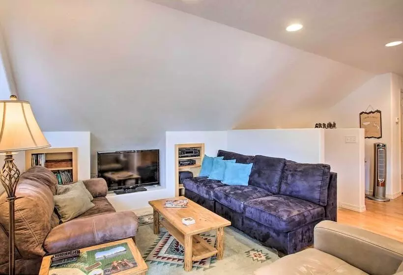 Winter/summer Twin Lakes Retreat Near Skiing!