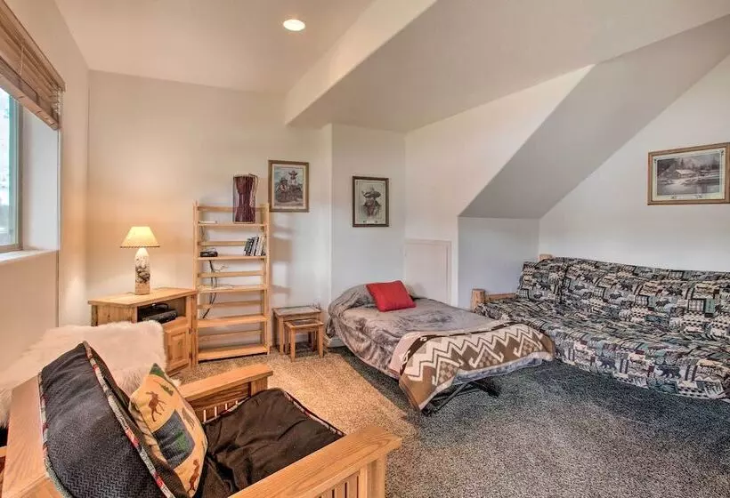 Winter/summer Twin Lakes Retreat Near Skiing!