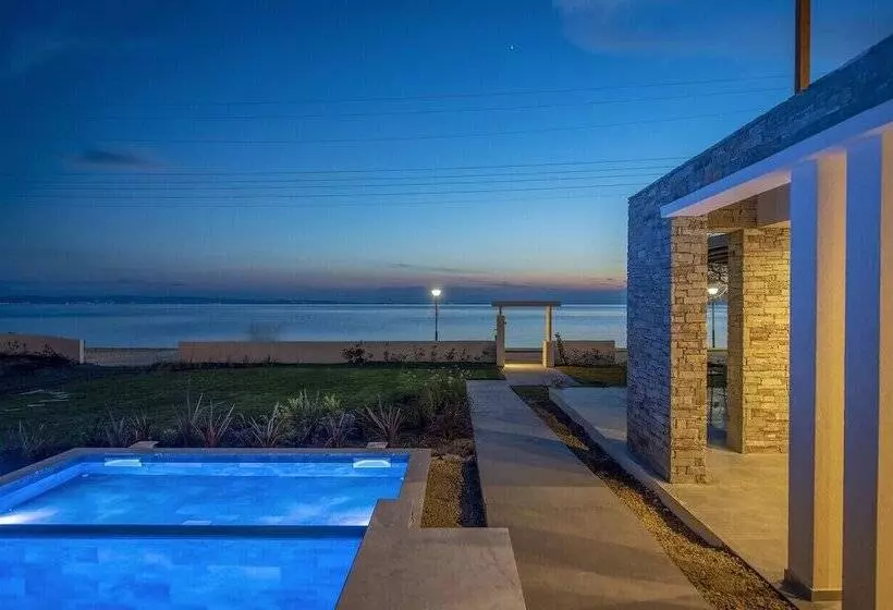 Hotelli Amyntas Seafront