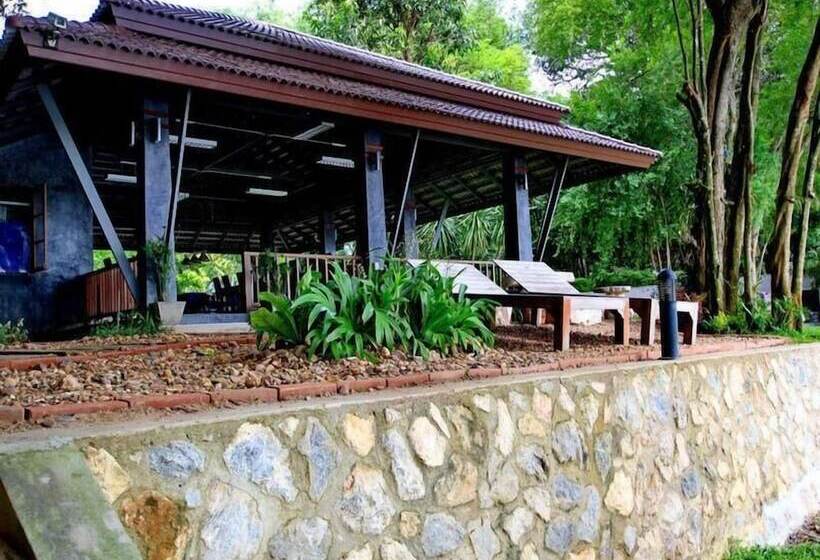 호텔 Namsai Resort Kanchanaburi