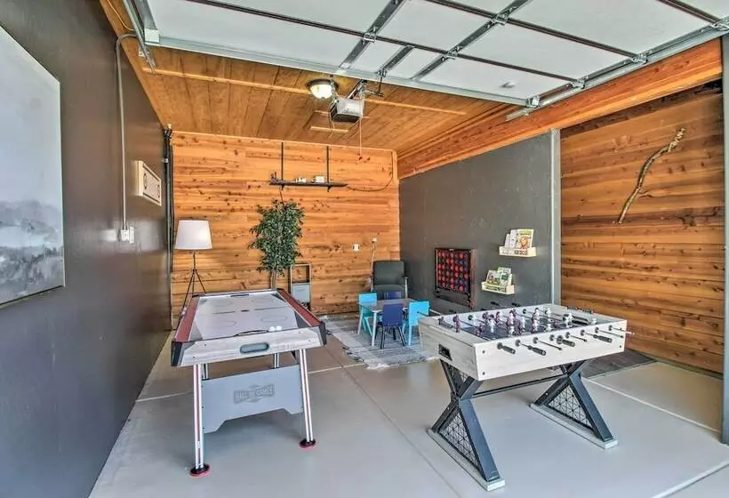 Game Room + Private Dock: Lakeside Cabin!