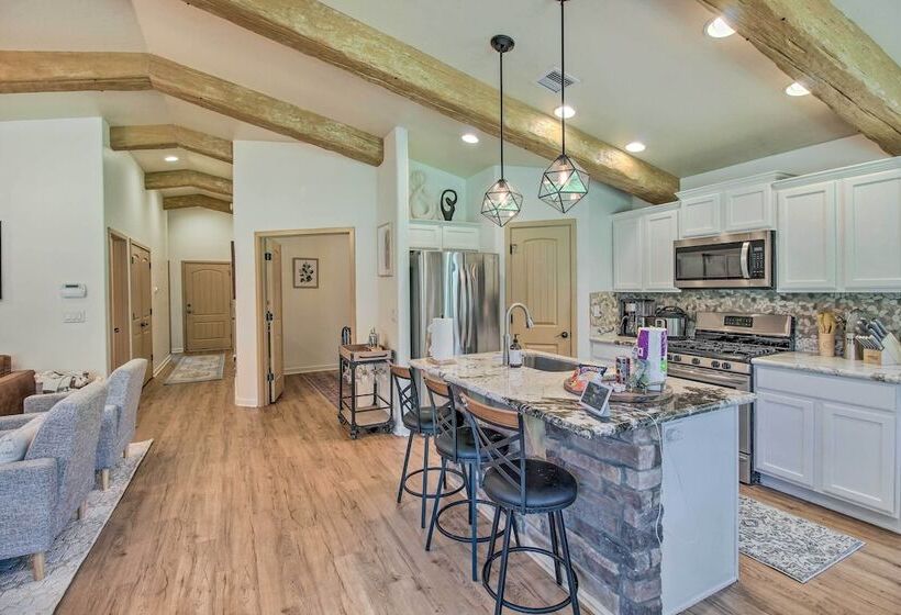 Game Room + Private Dock: Lakeside Cabin!