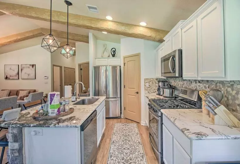 Game Room + Private Dock: Lakeside Cabin!