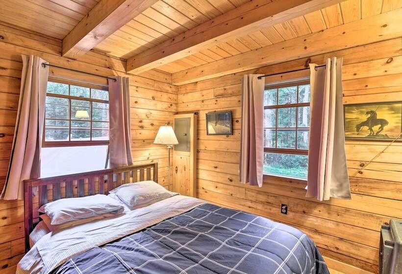 Lakeside Livin: Cozy Cabin Steps To Sebec Lake!