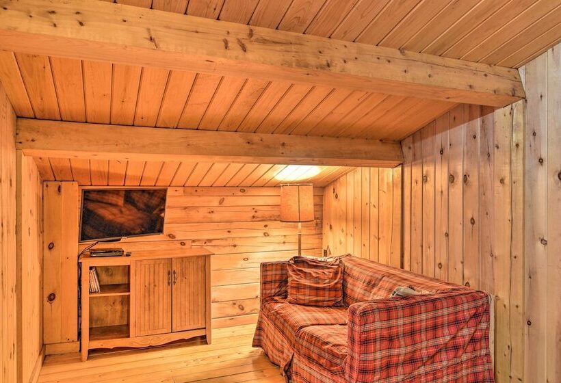 Lakeside Livin: Cozy Cabin Steps To Sebec Lake!