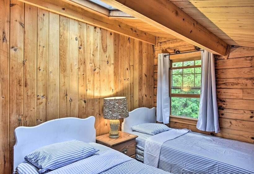 Lakeside Livin: Cozy Cabin Steps To Sebec Lake!