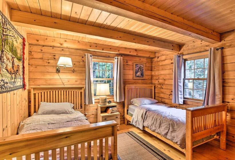 Lakeside Livin: Cozy Cabin Steps To Sebec Lake!