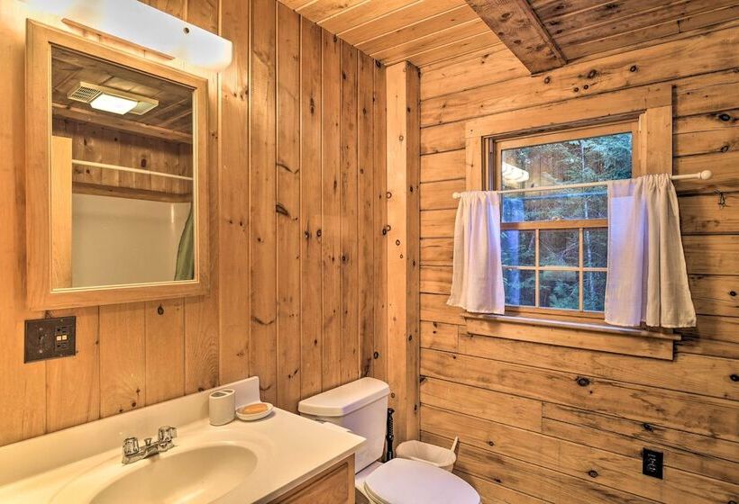 Lakeside Livin: Cozy Cabin Steps To Sebec Lake!