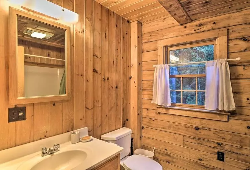 Lakeside Livin: Cozy Cabin Steps To Sebec Lake!