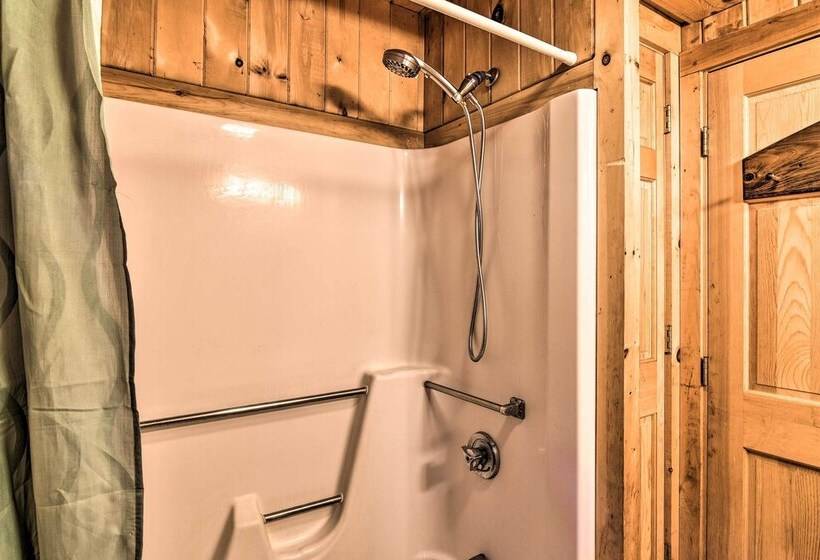 Lakeside Livin: Cozy Cabin Steps To Sebec Lake!