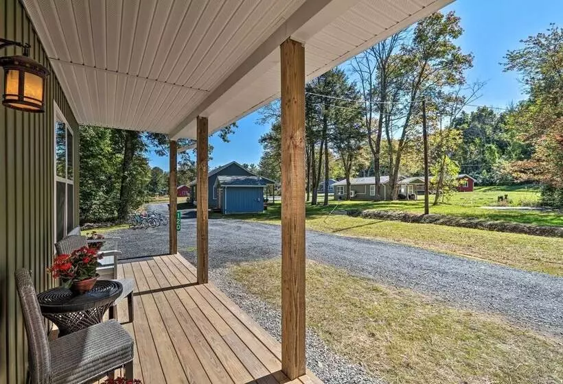 Serene Poconos Cabin W/ Fire Pit & Creek Access!
