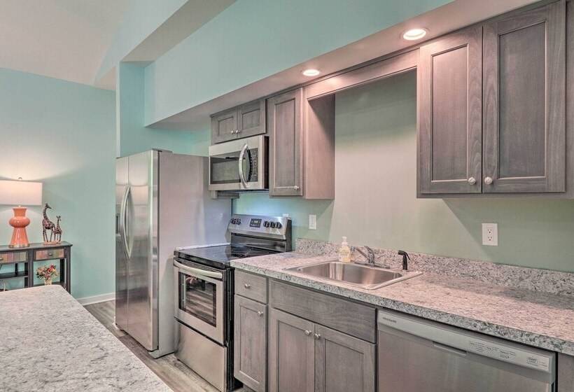 Serene Poconos Cabin W/ Fire Pit & Creek Access!