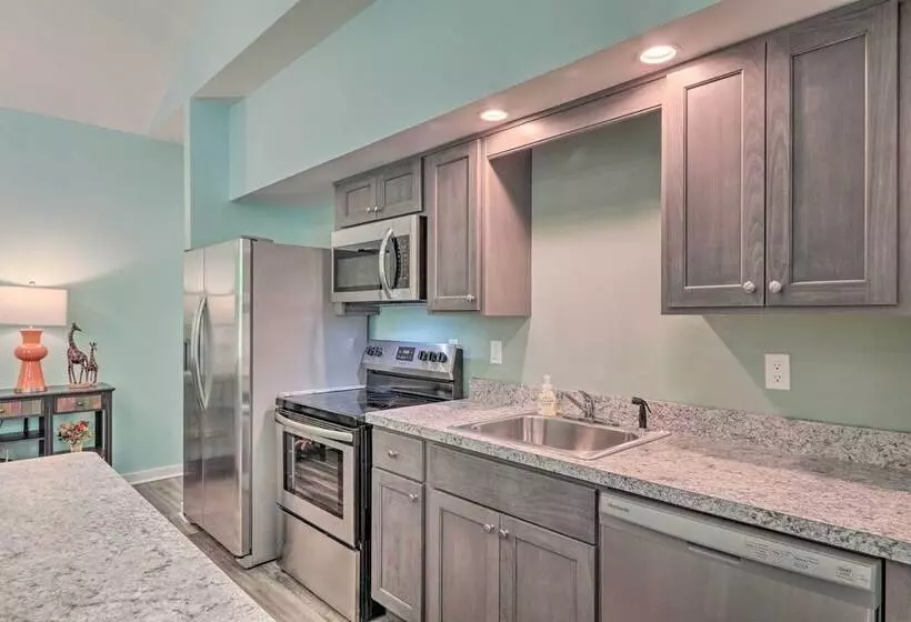 Serene Poconos Cabin W/ Fire Pit & Creek Access!