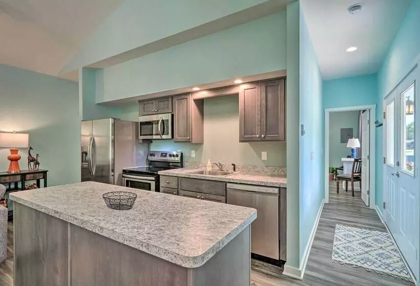 Serene Poconos Cabin W/ Fire Pit & Creek Access!