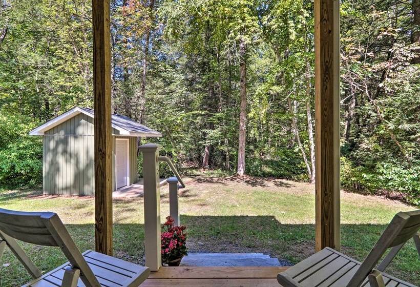 Serene Poconos Cabin W/ Fire Pit & Creek Access!