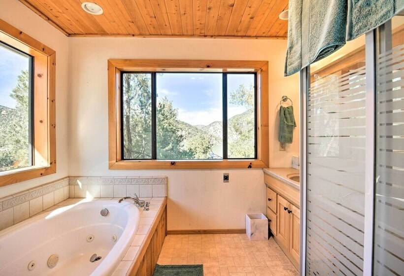 Luxe Escape W/ Decks, Mtn Views, Game Room!