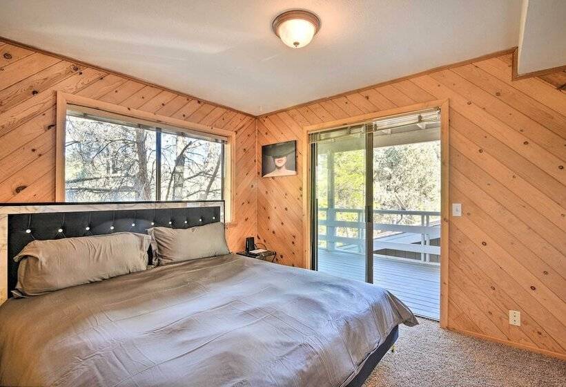 Luxe Escape W/ Decks, Mtn Views, Game Room!