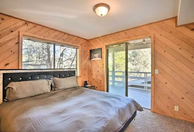 Luxe Escape W/ Decks, Mtn Views, Game Room!