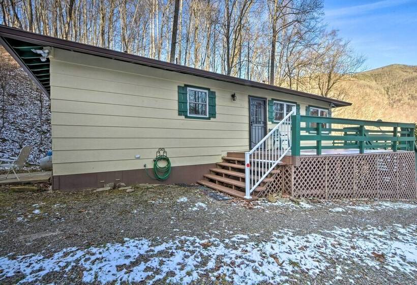 Nantahala Mountain Cabin W/ Deck ~ 1 Mi To Hiking!