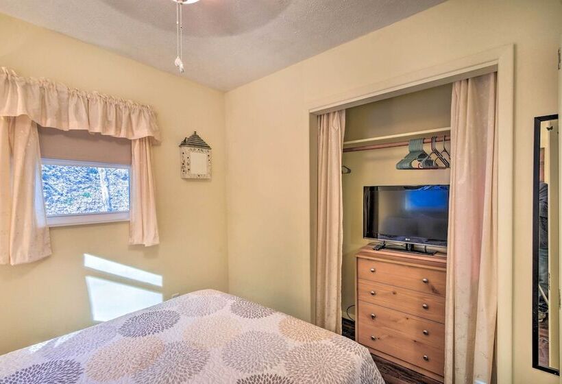 Nantahala Mountain Cabin W/ Deck ~ 1 Mi To Hiking!