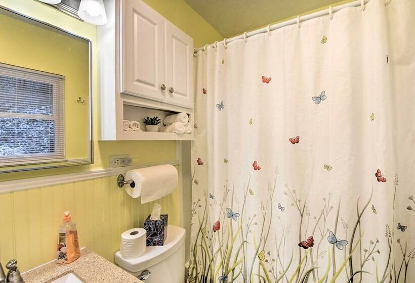 Nantahala Mountain Cabin W/ Deck ~ 1 Mi To Hiking!