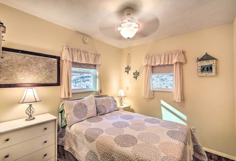 Nantahala Mountain Cabin W/ Deck ~ 1 Mi To Hiking!