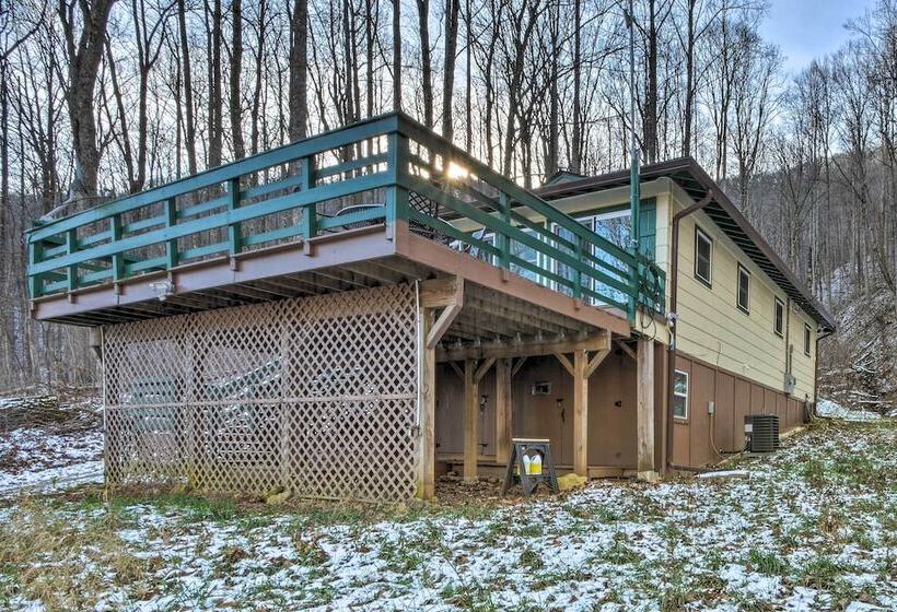 Nantahala Mountain Cabin W/ Deck ~ 1 Mi To Hiking!