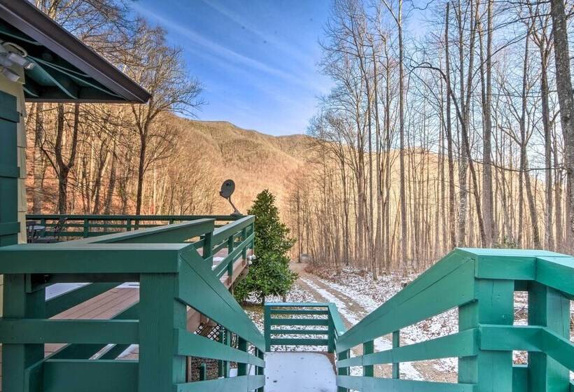 Nantahala Mountain Cabin W/ Deck ~ 1 Mi To Hiking!