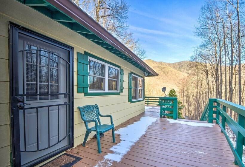 Nantahala Mountain Cabin W/ Deck ~ 1 Mi To Hiking!