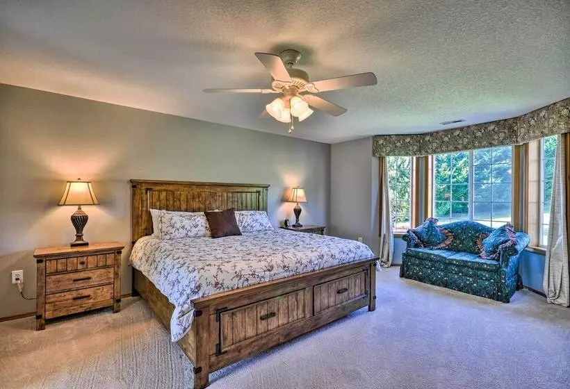 Peaceful, Pet Friendly Washougal Paradise!