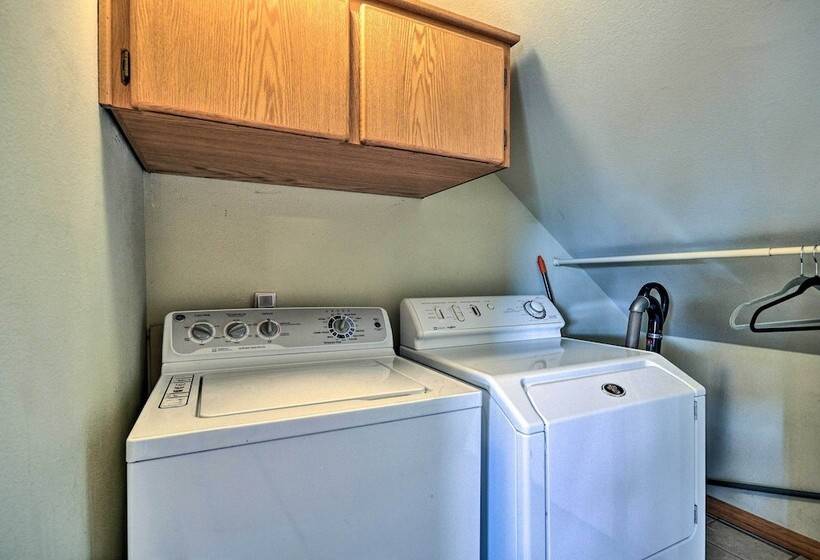 Peaceful, Pet Friendly Washougal Paradise!