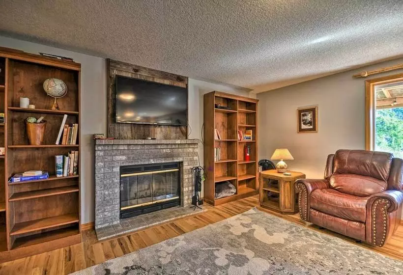 Peaceful, Pet Friendly Washougal Paradise!