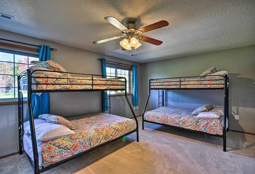 Peaceful, Pet Friendly Washougal Paradise!